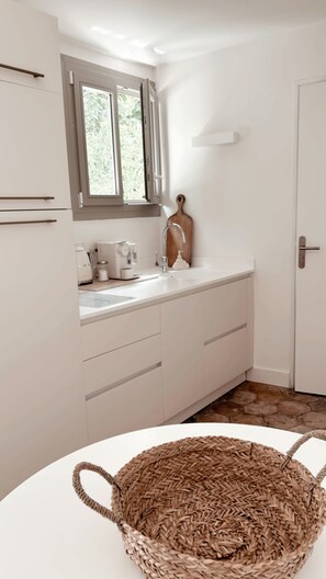 Deluxe Studio | Private kitchen