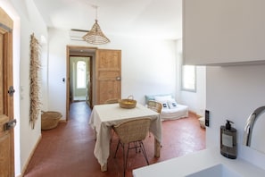 Superior Suite, Multiple Beds, Non Smoking, Park View | Living area | 104-cm flat-screen TV with satellite channels, TV, Netflix - La Bâtisse en Blanc (Vallauris)