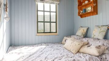 1 makuuhuone, yksilöllisesti sisustettu, yksilöllisesti kalustettu