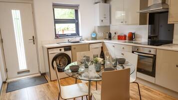 Fridge, dishwasher, cookware/dishes/utensils