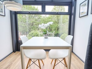 Dining - The Imp's Pad (Lincoln)