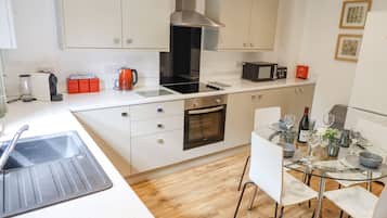 Fridge, dishwasher, cookware/dishes/utensils