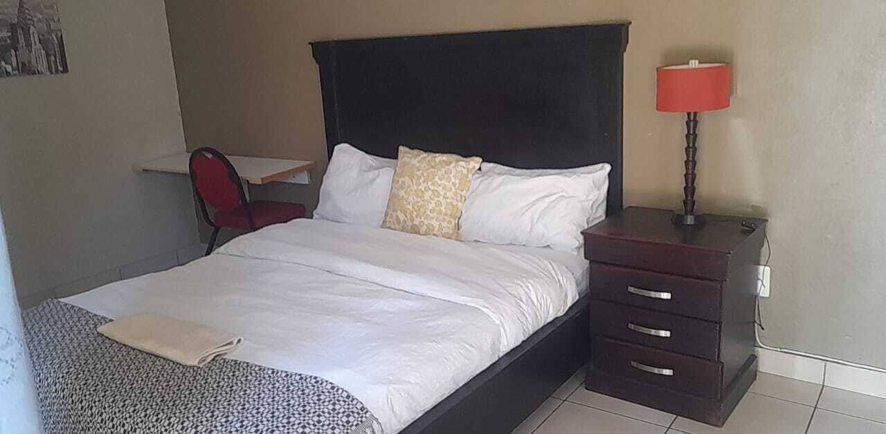 Deluxe Studio Suite, 1 Queen Bed