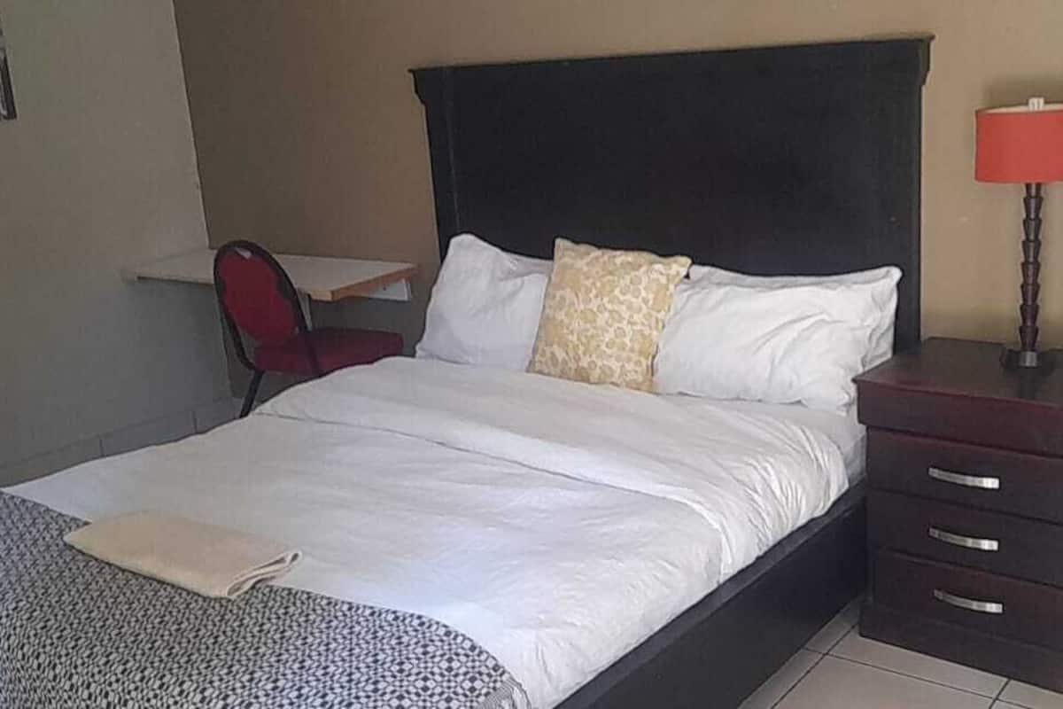 Deluxe Studio Suite, 1 Queen Bed