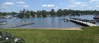Winnisquam Cozy Cabin w-Sandy Beach & Boat Dock