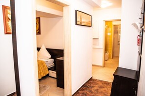 Room - Club Onix Apartments (Neptun)
