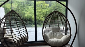 Executive Room, Terrace, River View | Premium bedding, WiFi (free), individually decorated, bed sheets - macar taşı otel (Maçka)
