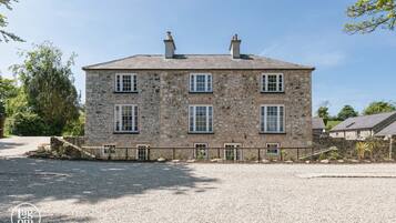 Exclusive Villa | 5 bedrooms, free WiFi