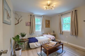 5 bedrooms, iron/ironing board, WiFi - Hilltop - 5BR Vintage Retreat near Hershey Park (New Cumberland)