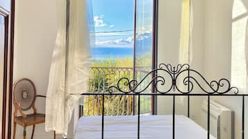 5 bedrooms, iron/ironing board, free WiFi, bed sheets