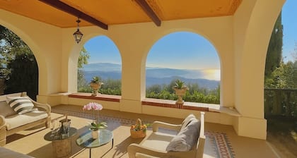 VILLA SPENSER - CinqueTerre
Historic villa with sea view, pool, A/C, sleeps 8