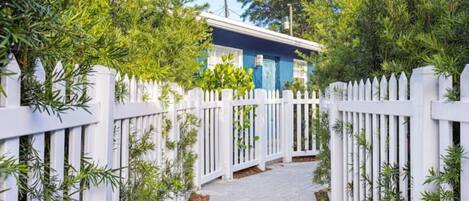 المنطقة المحيطة بالمنشأة