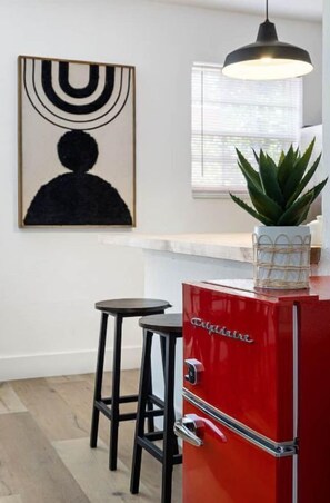 Interior - Lovely 2 BR condo with free parking on premises (Fort Lauderdale)