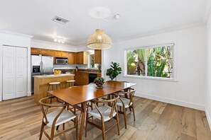 Dining - Spacious Beach Apt in Las Olas Blvd (Fort Lauderdale)