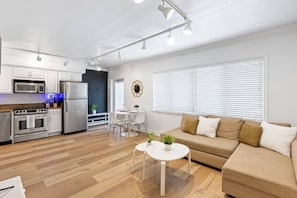 Living area - Charming Apartment in Las Olas Blvd Isle (Fort Lauderdale)
