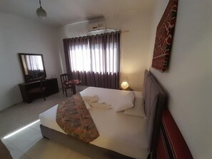 9 bedrooms, WiFi, bed sheets