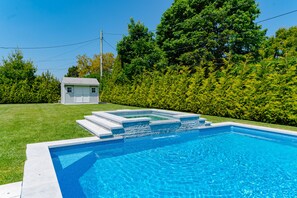 A heated pool - Sunny home near private community beach with private pool, pool spa, backyard (Orient)