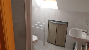 Douche, serviettes fournies