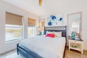 3 bedrooms, iron/ironing board, internet, bed sheets