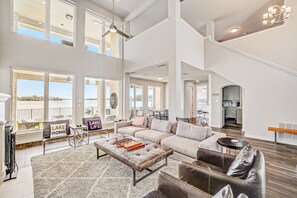 Télévision, cheminée