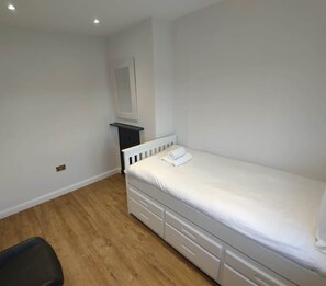 3 chambres, fer et planche à repasser, Wi-Fi, draps fournis