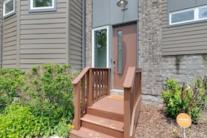 Exterior detail - Perfectly located/Walk to bars- Close to Broadway (Berry Hill)