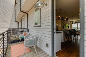 Outdoor dining - Perfectly located/Walk to bars- Close to Broadway (Berry Hill)