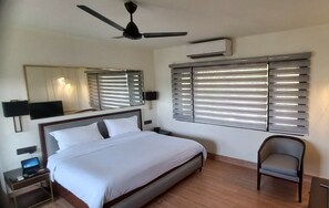 1 bedroom, in-room safe, desk, iron/ironing board