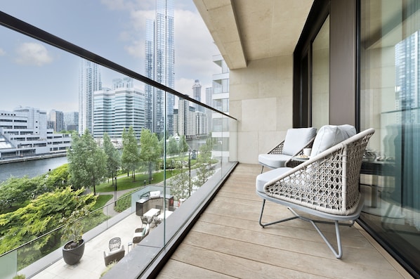 Property grounds - Deluxe one bedroom apartment in Canary Wharf (London)