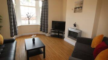 Comfort House | Living area | Fireplace