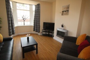 Comfort House | Living area | Fireplace