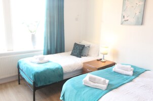 Comfort House | 4 bedrooms, desk, iron/ironing board, free WiFi