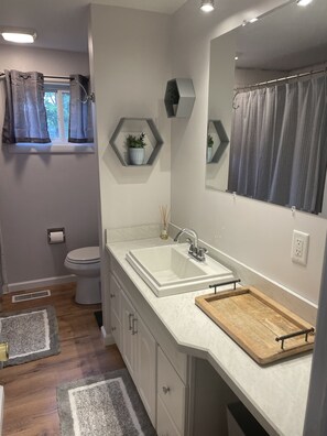 Towels, soap, shampoo, toilet paper