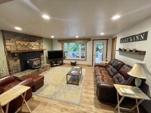 Cozy home in the heart of Lake Ann Village!