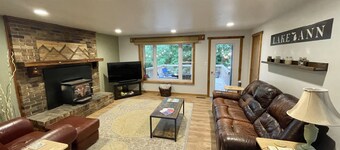 Cozy home in the heart of Lake Ann Village!