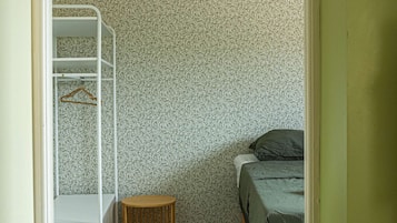 3 slaapkamers, een strijkplank/strijkijzer, reisbedje, wifi