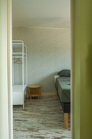 3 bedrooms, iron/ironing board, travel cot, WiFi