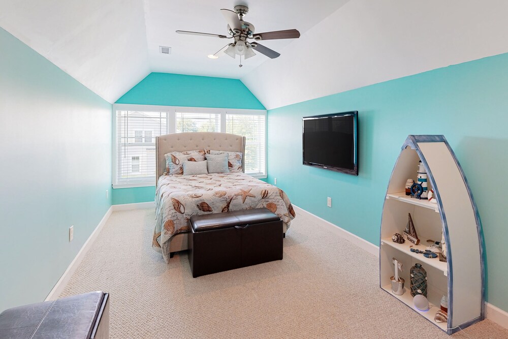 Millville By The Sea Inviting home with pool, fitness area, fast WiFi