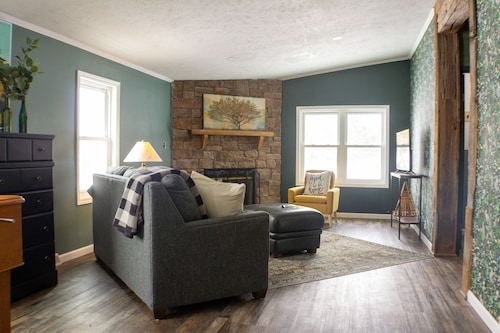 Family friendly bungalow with big yard and deck, close to town