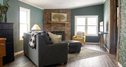 Family friendly bungalow with big yard and deck, close to town