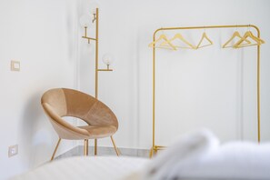 Habitación doble Deluxe | Minibar, caja de seguridad en la habitación y insonorización 