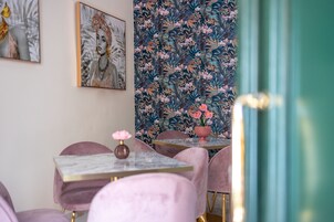 Smart TV 43-inci dengan saluran TV digital