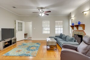 TV - Jacksonville Vacation Rental ~ 7 Mi to Downtown! (Jacksonville)