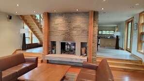 Peis, videospill, DVD-spiller og bordtennis