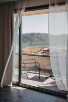 Suite, Bay View | Premium bedding, pillowtop beds, minibar, in-room safe