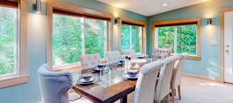 Tree-lined home with screened porch & perfect Midcoast location