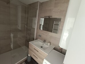 Hair dryer, towels