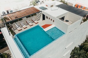 حمام سباحة