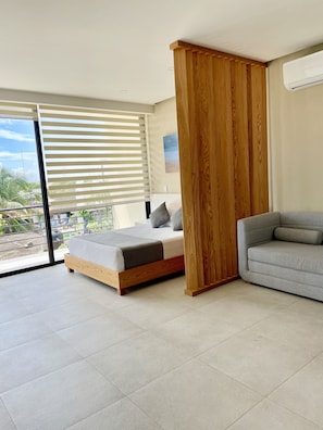 Junior Studio | Down comforters, desk, laptop workspace, free WiFi - Levitat Condos (Playa del Carmen)