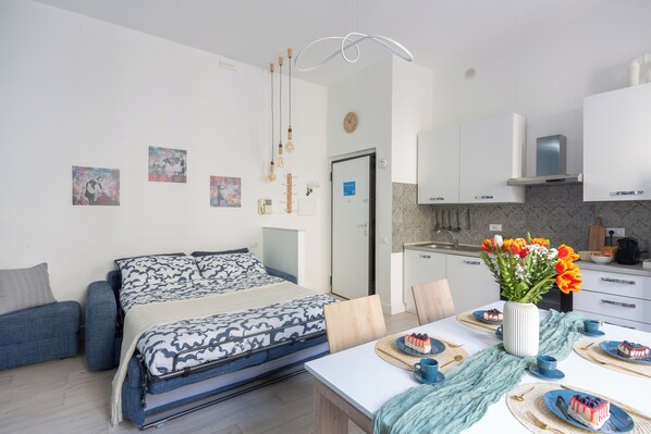 1 Schlafzimmer, Zimmersafe, Schreibtisch, Bügeleisen/Bügelbrett